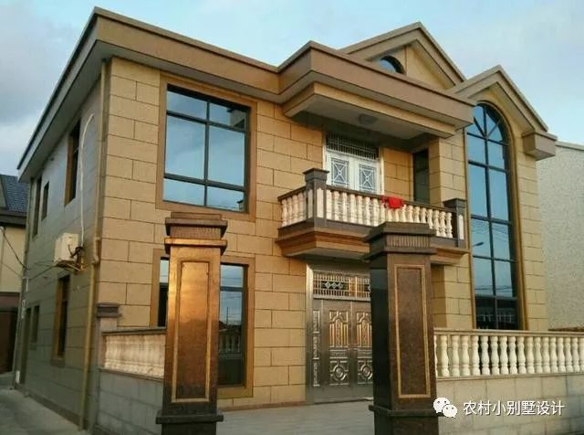 带车库现代三层楼房,外观洋气,济实惠,适合三