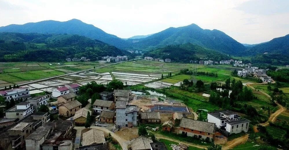 (夏令营地点——彬江镇英山村实景图)