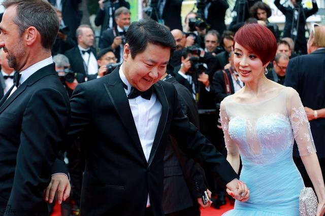 金巧巧带着老公女儿亮相戛纳,被指幸福,其实嫁给于冬她吃亏了_臧黎璐