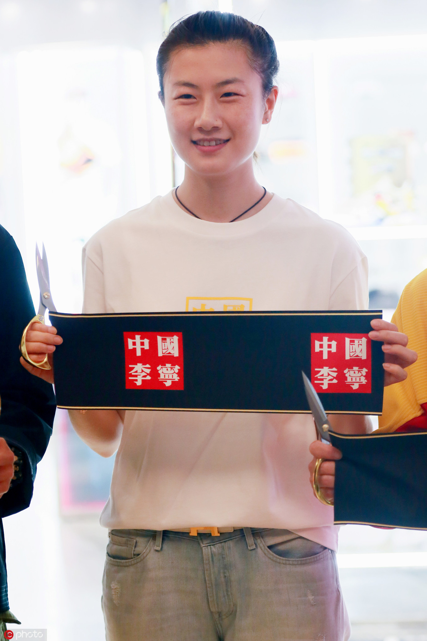 丁宁助阵李宁三里屯店剪彩 假小子越来越有女人味