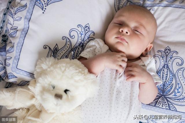                     婴儿的睡眠几个月才会有规律？