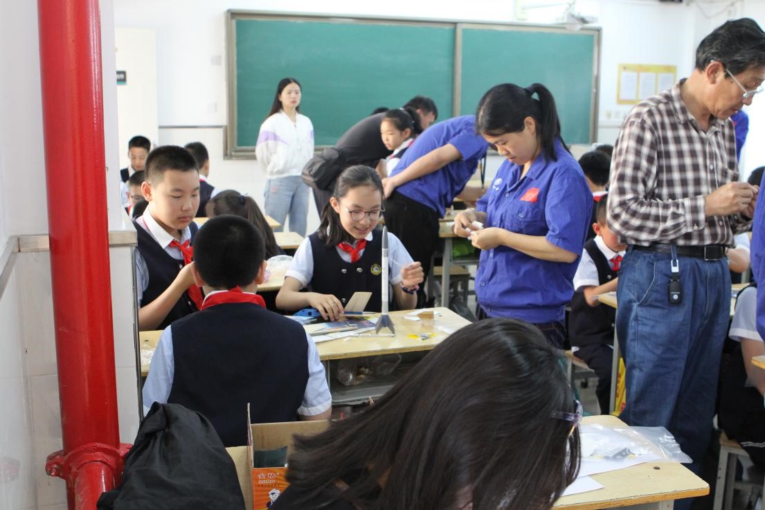 西安市碑林区举办科技活动周航天科技进校园活动