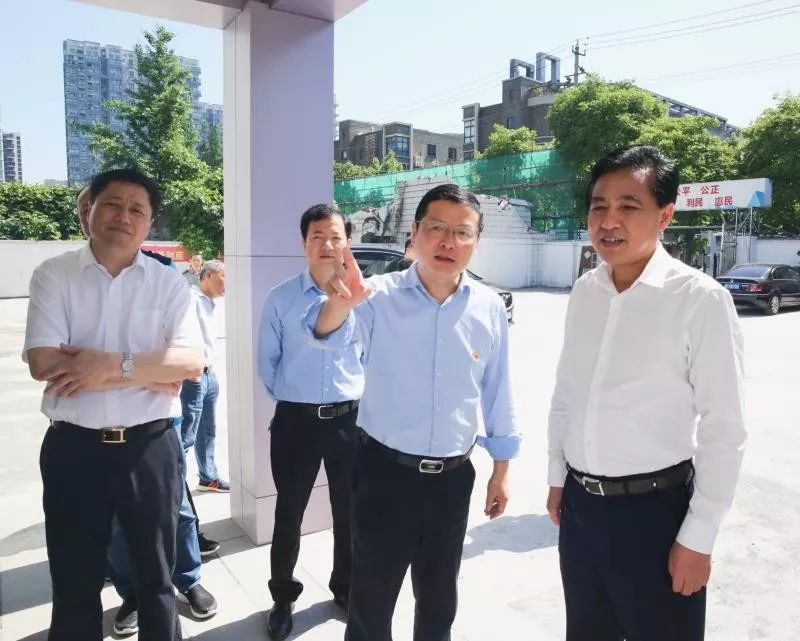 市委常委,常务副市长杨六顺调研老城区有机更新及文化