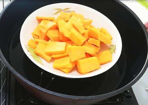 蒸糯米南瓜的做法大全 9040e71a0357466d93197d7e05b2e705.jpeg