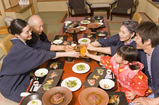 為何日本男人下班後寧願去居酒屋喝酒，也不願早點回家？ 旅遊 第3張