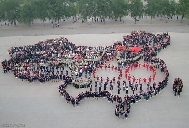 印度面积 人口_...国都是黄种人,面积比13多亿人的印度还大,但人口还不到96万