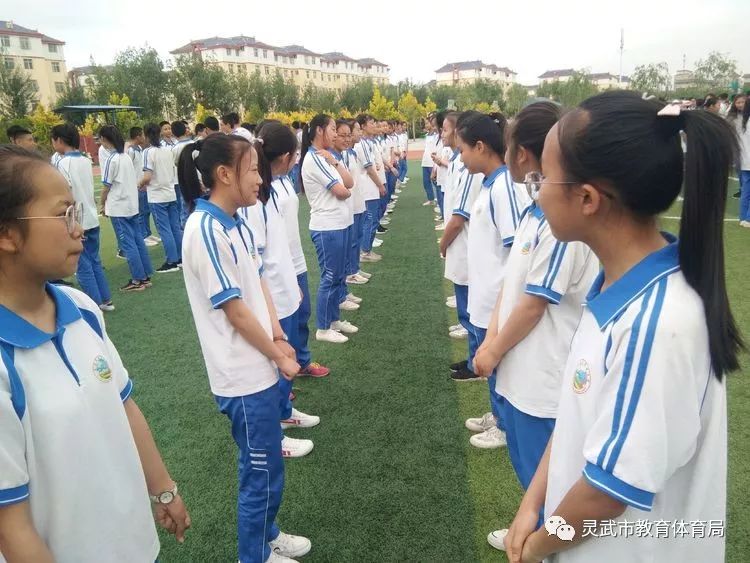 八年级学生对九年级学生的祝福语.