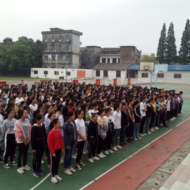 安乡五中举办2019年"两考"前女生生理,心理调适指导专题讲座