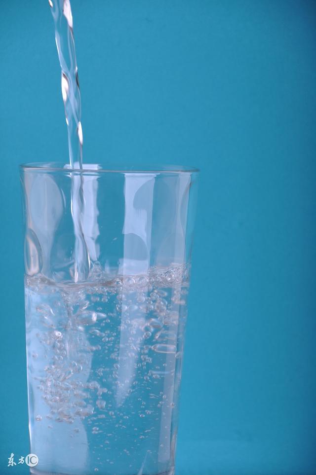                     原创            这4种白开水别再给孩子喝了，妈妈们要记住，宝宝喝了会生病