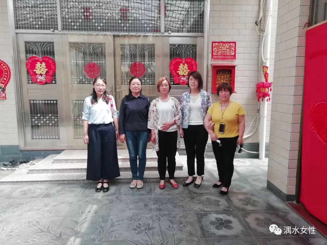 到妇女之家,妇女维权站进行了实地查看,听取了赞善办妇联主席奚丽红