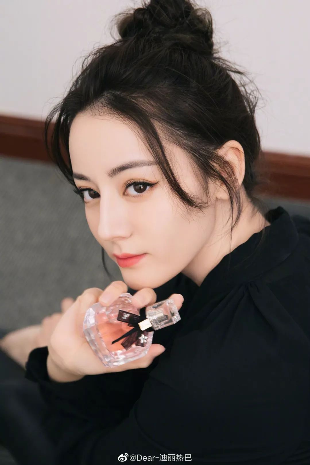 迪丽热巴寸头造型曝光,这些女明星帅起来就没男人什么