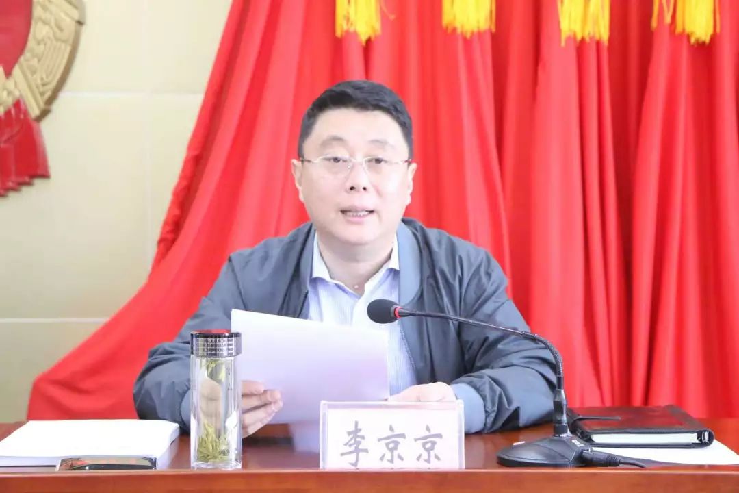 县委书记裴耀军,县委副书记,县长李京京,县人大常委会主任韩勇等县委