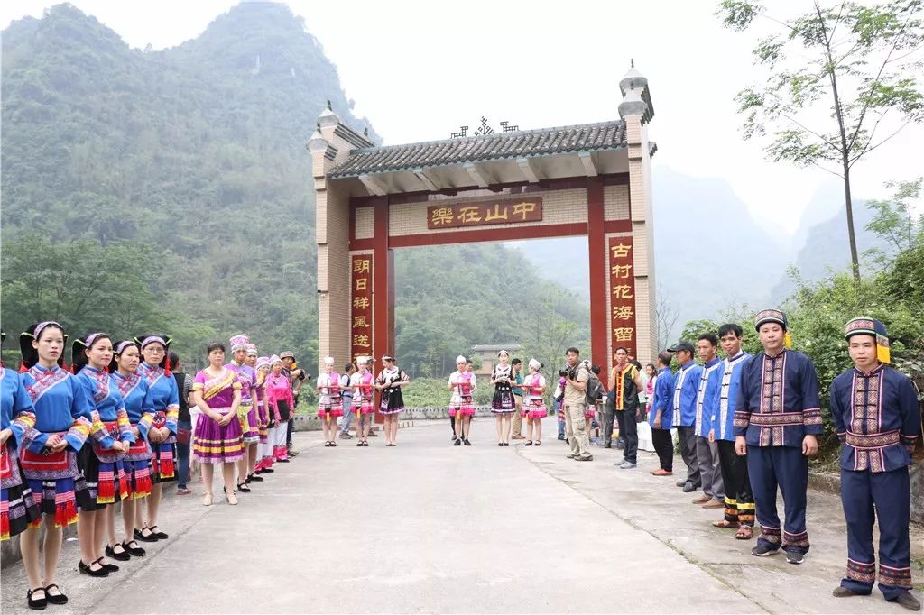 马山县重点推进白山镇民族村龙河屯,古零镇羊山村白米屯的乡村