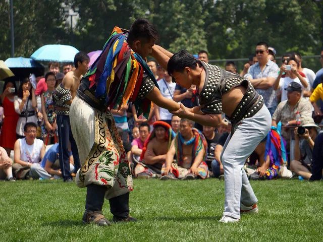 草原那达慕男儿三艺显英姿