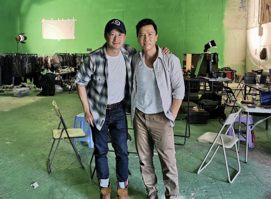 巨星同框!吴京和甄子丹亲密搭肩晒合影,相距1