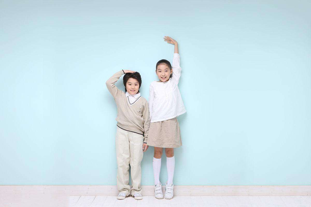                     发育晚的孩子，身上有两大“显眼”特征，普通孩子比不过