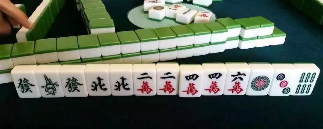 环城南路102家属院原食堂内的麻将馆
