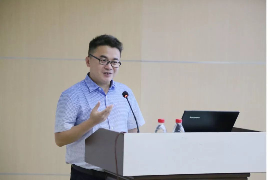 邓志强简介:在纪念节点上写纪念文章,或许难免有溢美之辞.