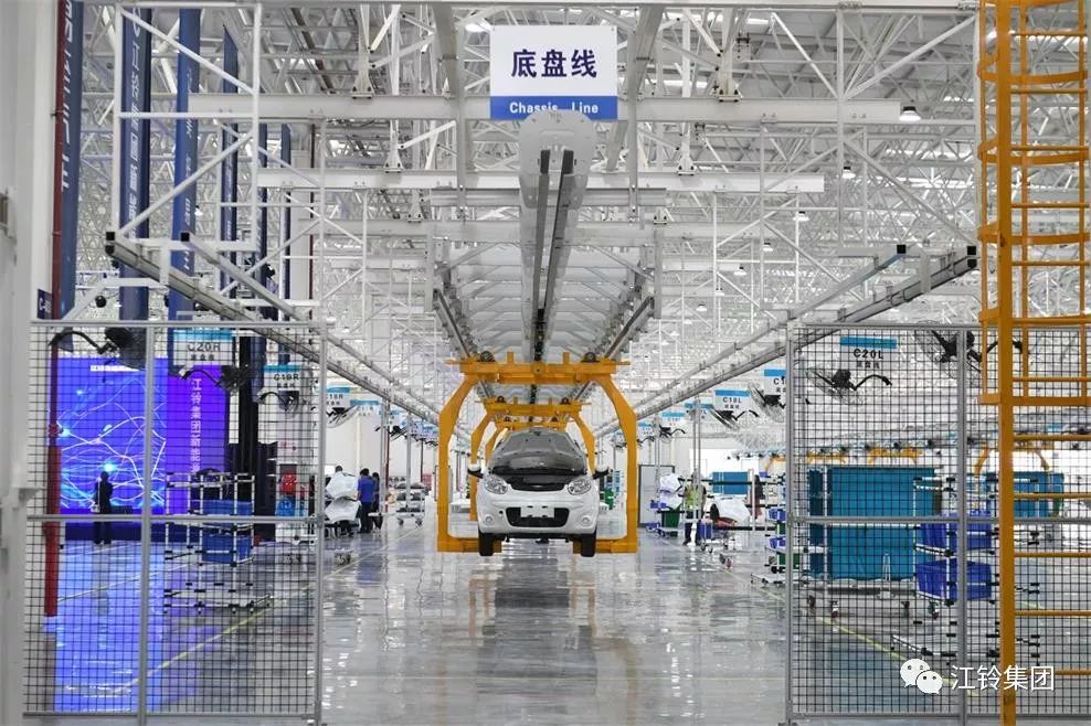 首车下线!江铃集团新能源昆明基地项目总装车间建成