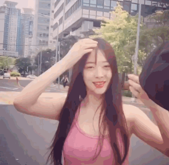 瘦成崔雪莉,身材还是被金泫雅碾压?