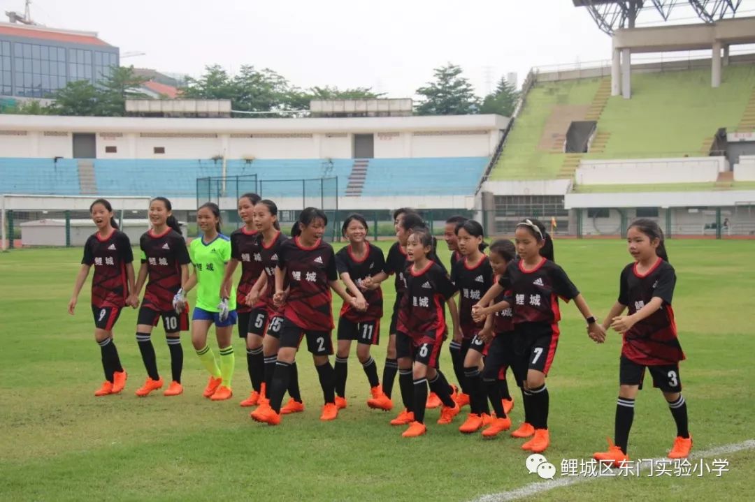 喜讯绿茵折桂首金诞生鲤城区东门实验小学女子足球队为鲤城区赢得泉州