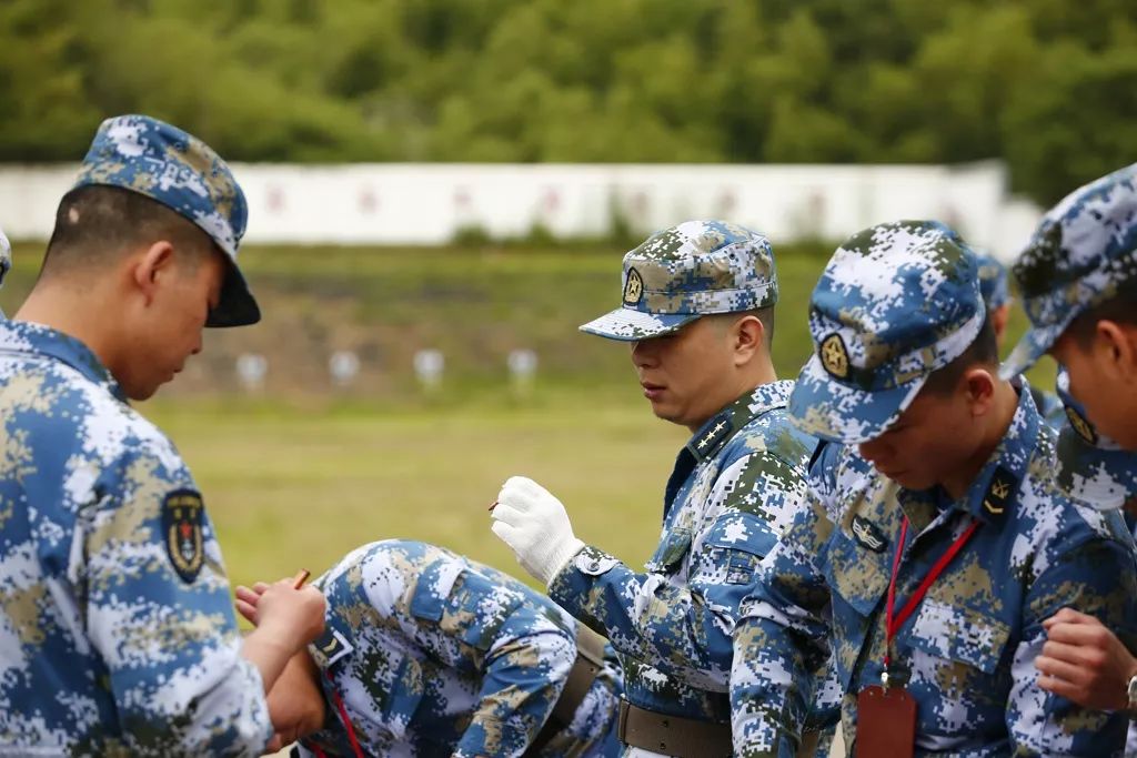 雨中行军实弹打靶这就是海军雷达兵