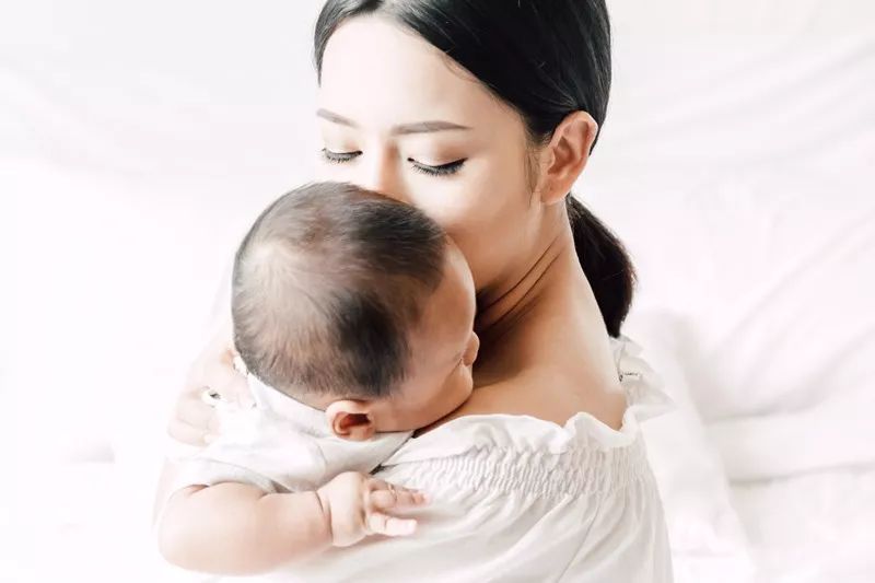                     婴儿摇晃症？谈受虐性脑伤