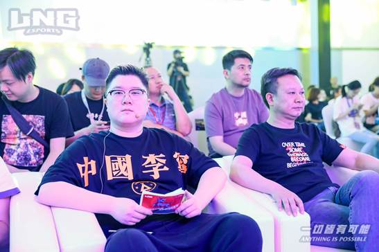 官方周最好:场均29分的德罗赞&76人超新星侧翼_王思聪排队吃拉面