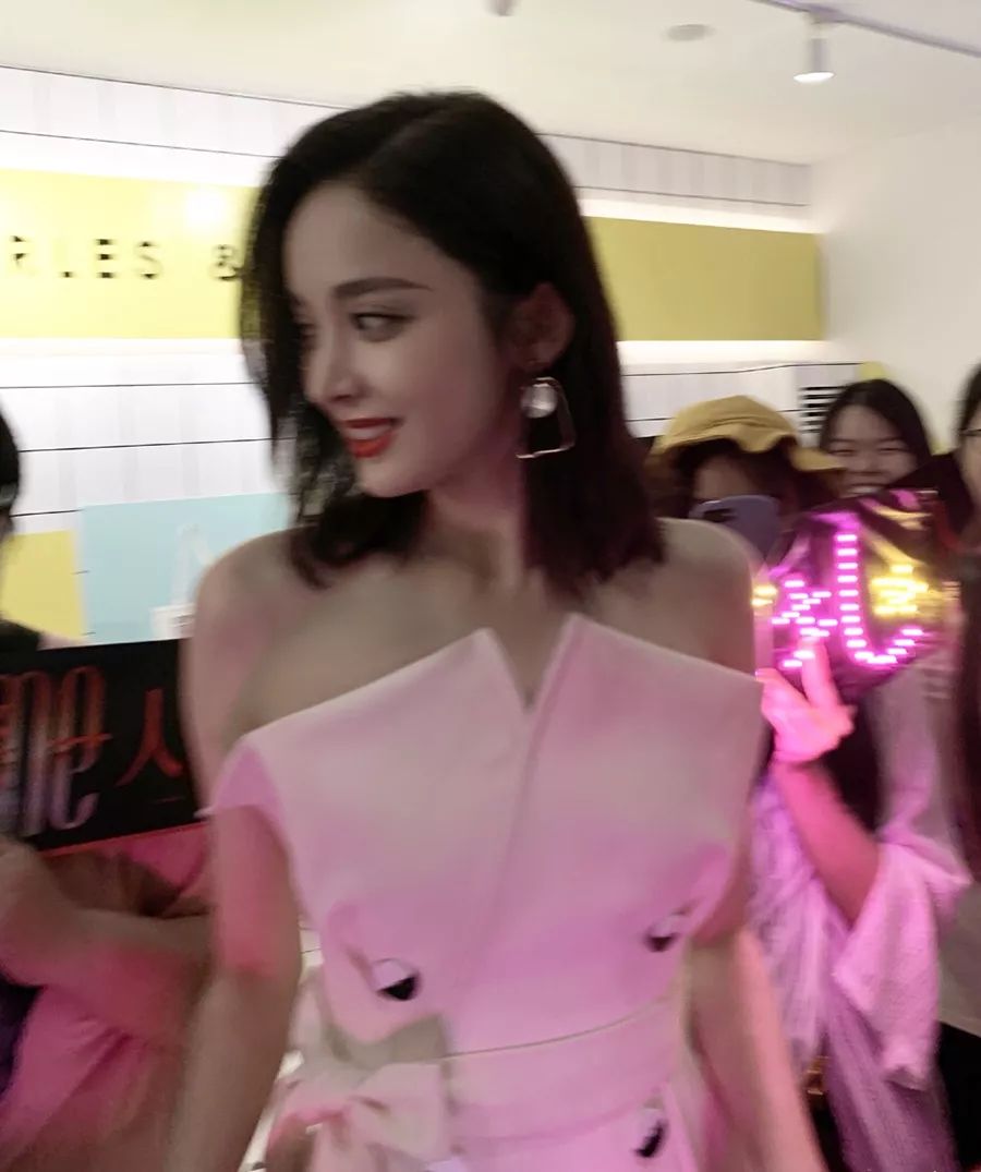 古力娜扎靠神颜杀出一条血路她是最不怕你们发生图的女人