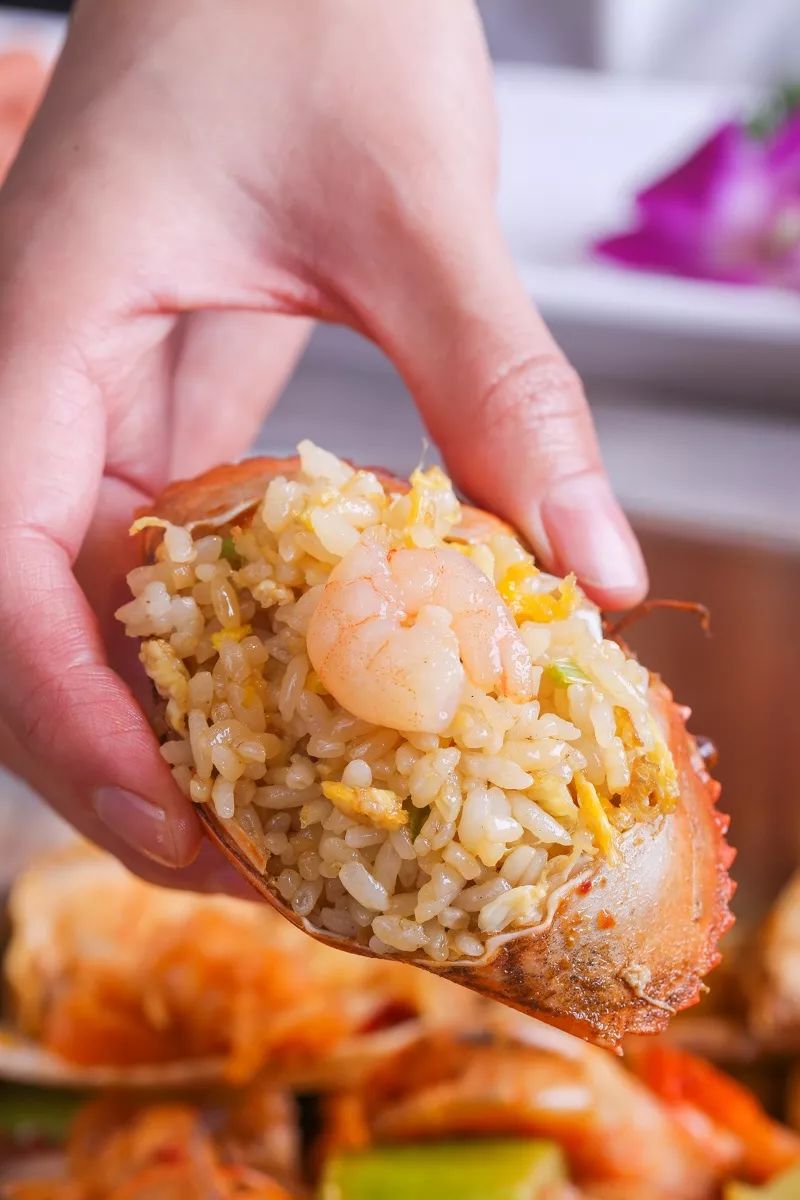 diy一份蟹壳饭~蟹黄的鲜香都融进米饭里,完全被沦陷