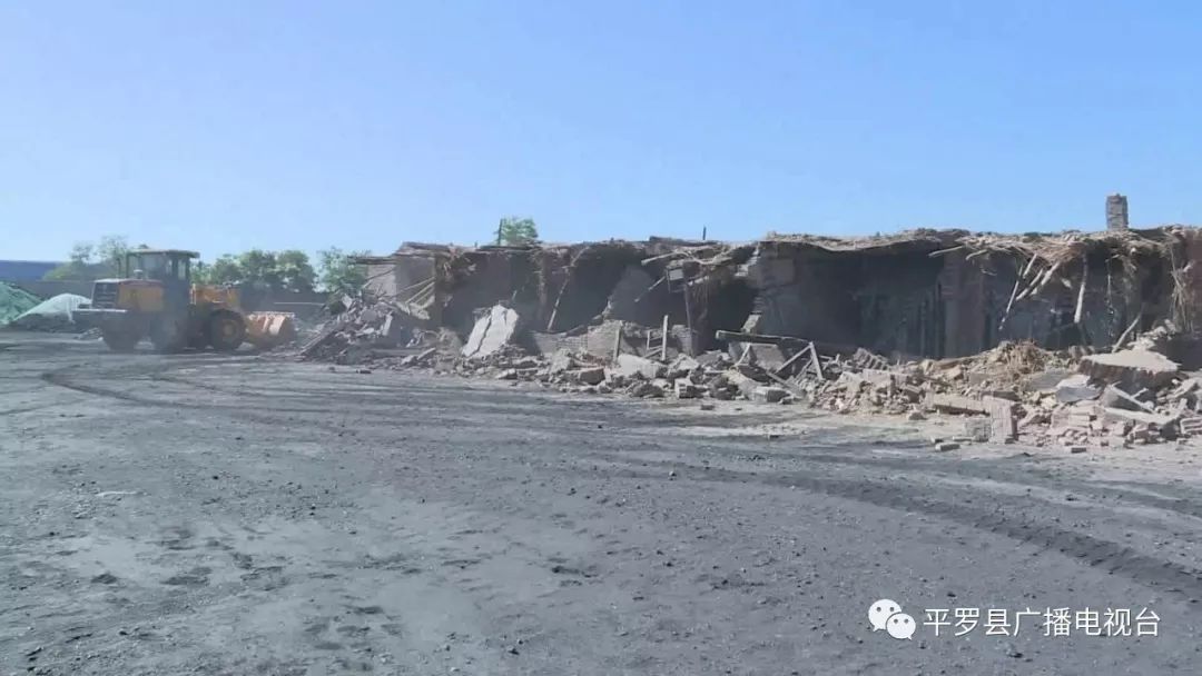 平罗县为崇岗镇煤炭集中区道路建设"扫清路障"环境整治