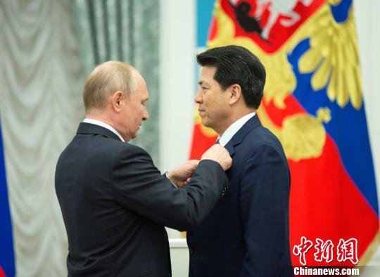钟新 摄授勋仪式在克里姆林宫叶卡捷琳娜厅举行,俄政府,议会等各方面