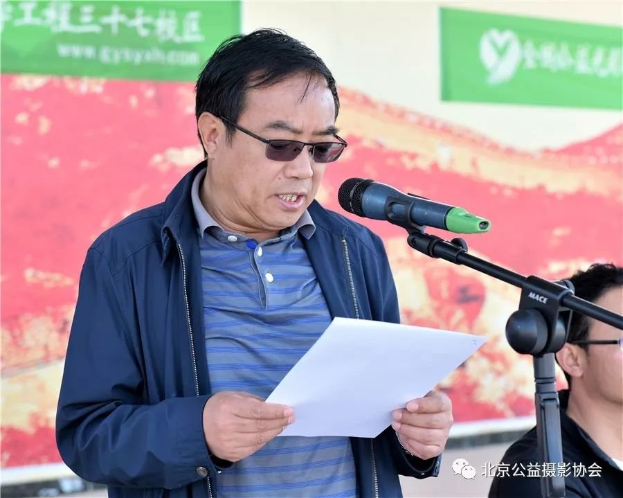 互助土族自治县民族中学靳有忠校长向大家介绍了民中建校及发展情况