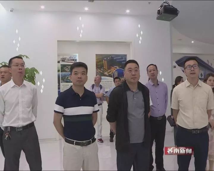 县领导郑建忠,陈久喜等陪同考察.