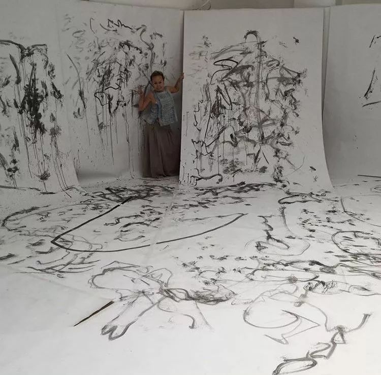 这位光头酷大妈珊寇,真正的用生命在歌唱 | 着调