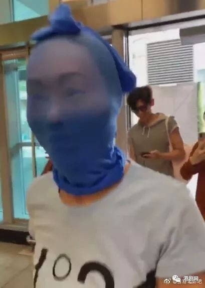 继惠英红姜皓文头套丝袜兑现承诺后,tvb小生头套黑丝袜逛街