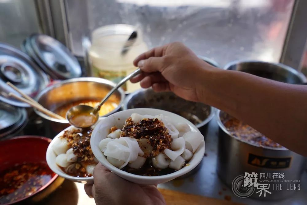 发现美食| 会东姜州卷粉 辣椒油,蒜水,糖醋拌出来的