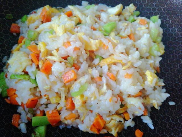 小孩子做蛋炒饭简单的 5a54ec8015b946ffa500dcd0f1a5867a.jpeg