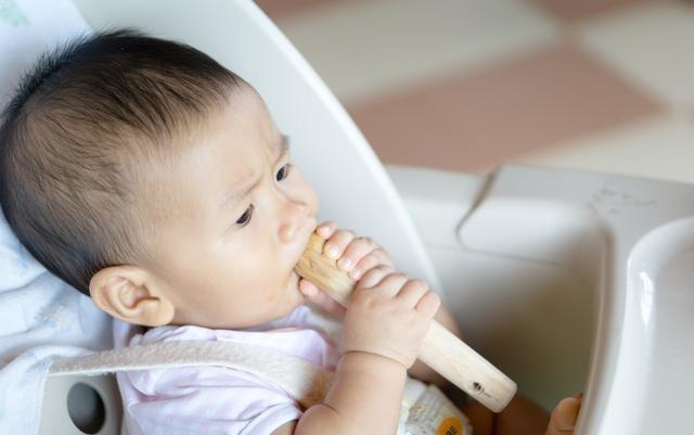                     原创            孩子吃奶姿势不对，不仅营养吸收不到，还会影响到健康