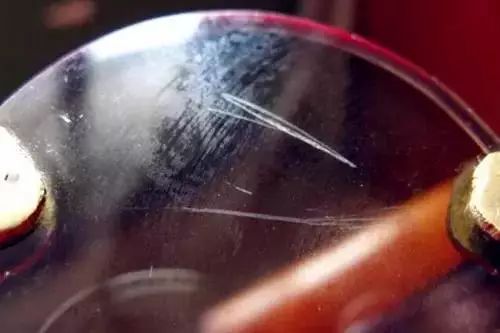 如何正确使用眼镜布擦拭眼镜 66cf1f34883d423db5aa000bc269b93c.jpeg