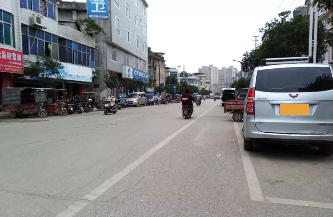 除了三元路,靖西凤凰路农贸市场外面的电力公司路段,人民街南门路段