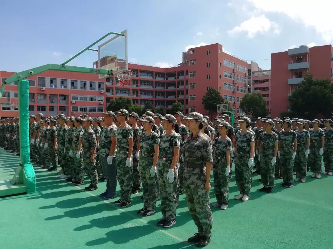 瑞安市二中新生军训中(图片提供/廖锦瑞)