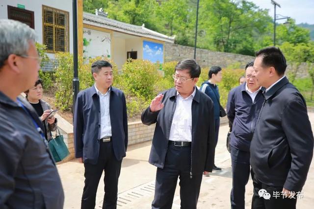 毕节市委书记周建琨到威宁自治县部分乡镇调研脱贫攻坚工作