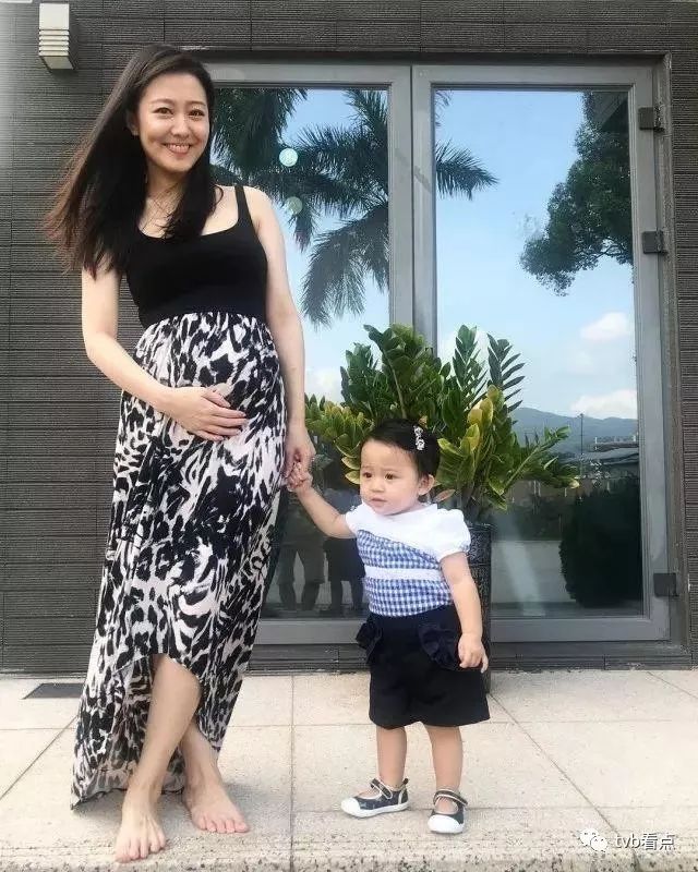 三年抱两!29岁tvb离巢港姐宣布怀二胎:前年奉子成婚诞下爱女