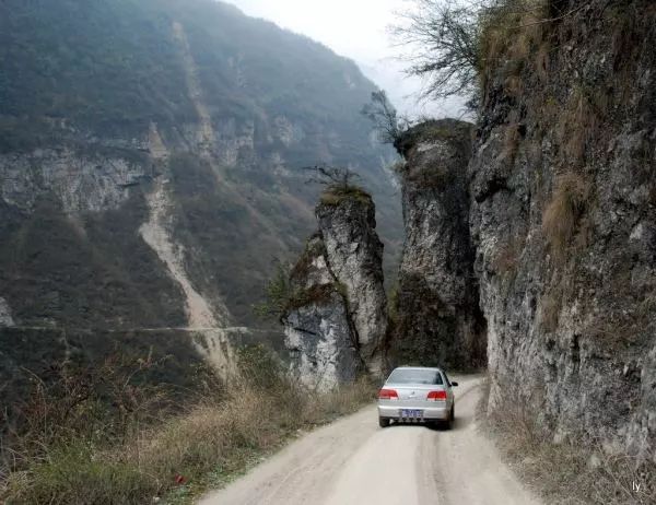 乐西公路有一条普通公路其实乐山通往西昌很壮观有木有!