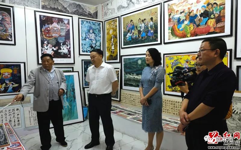 李卫林调研麻阳现代民间绘画工作