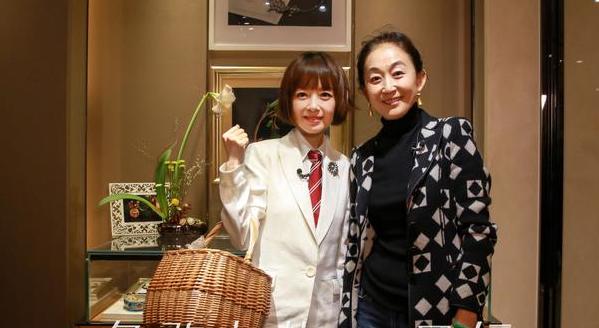 原创陈瑾做客鲁豫一日行55岁不婚主义饰品设计收藏翡翠尽显个性