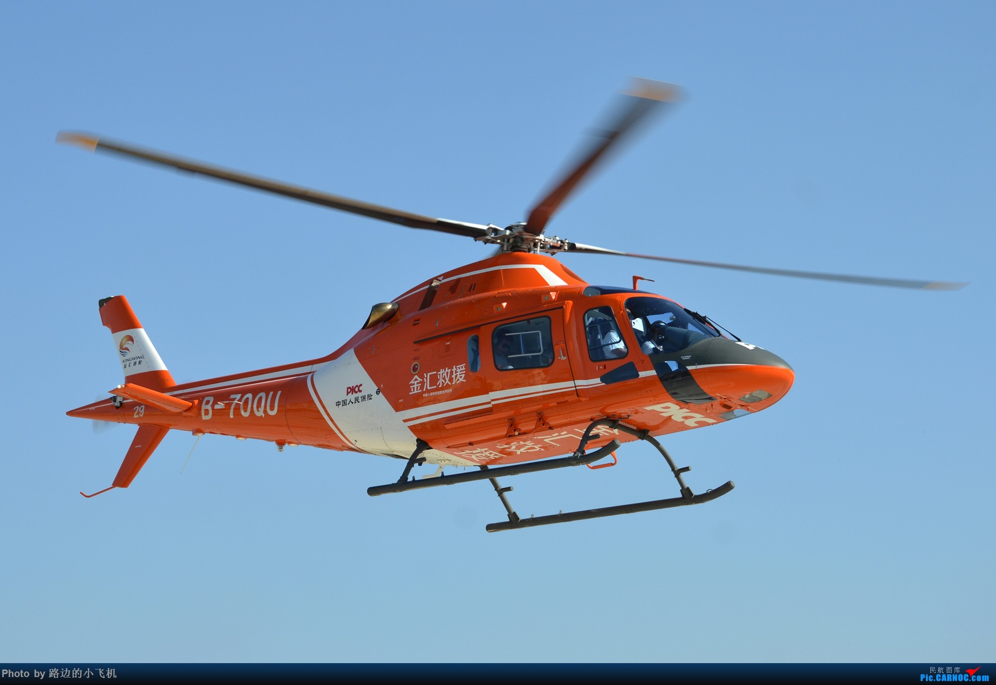 这事发生在今天的凤垭山直升机紧急救援场面宛如大片