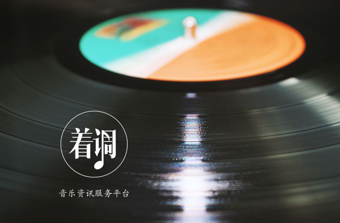 这位光头酷大妈珊寇,真正的用生命在歌唱 | 着调