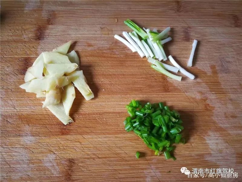 煎鱼头怎么做才金黄 a9bc039b275e4b228f0921cce64c1075.jpeg